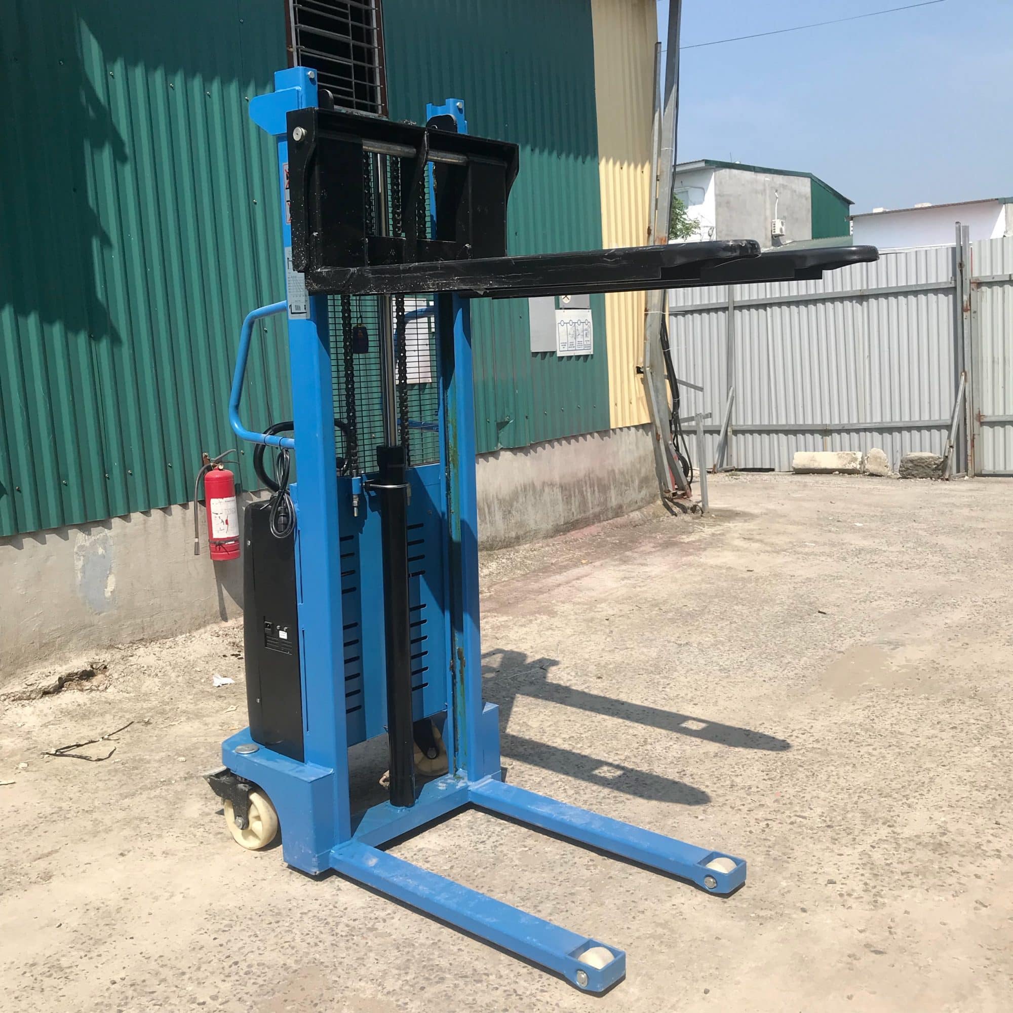 Địa chỉ bán xe nâng bán tự động giá rẻ tại quận Ba Đình - Hà Nội 2 Xe nâng bán tự động giá rẻ