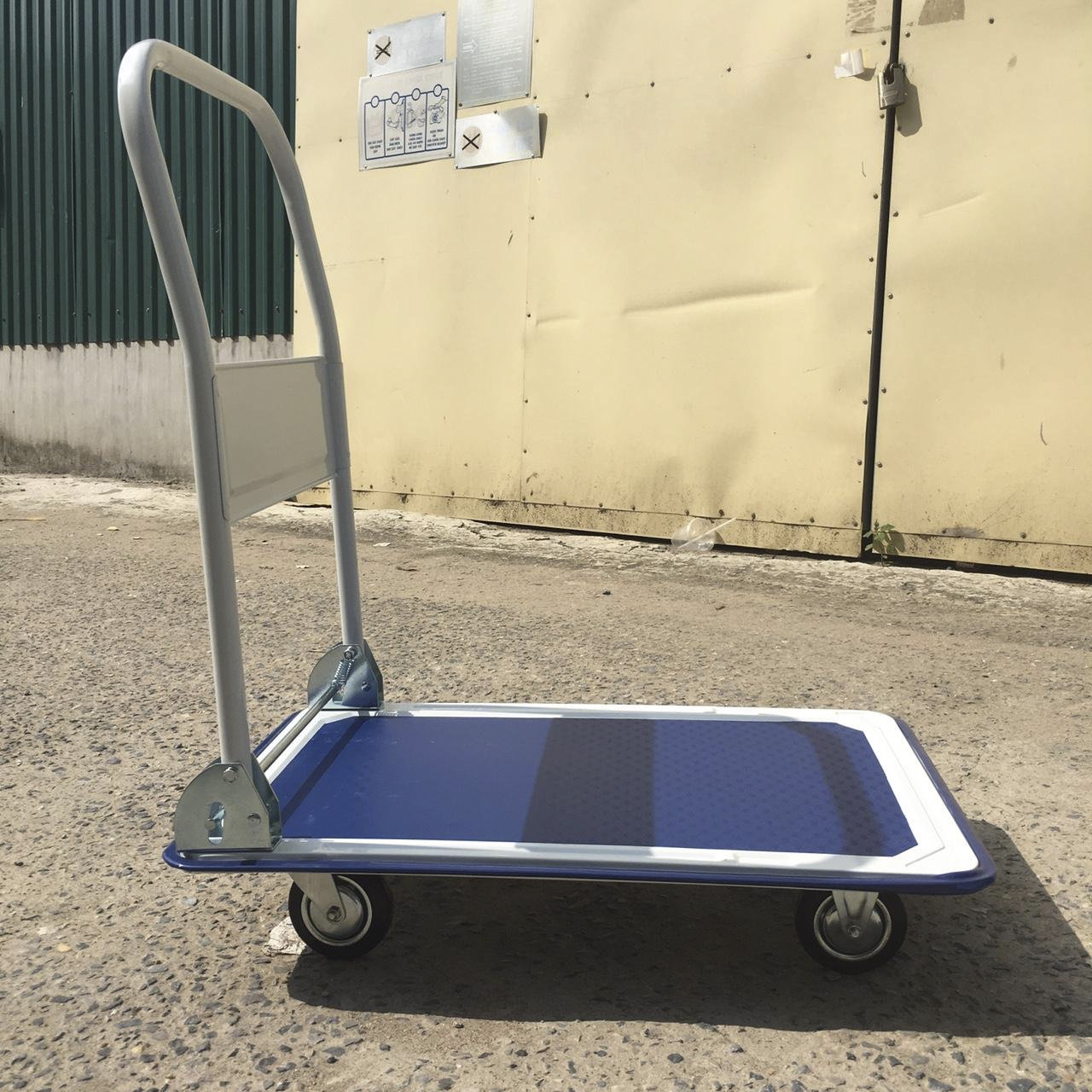 Mua xe đẩy hàng nhập khẩu giá rẻ tại công ty Việt Nhật 1 Mua xe đẩy hàng nhập khẩu giá rẻ tại công ty Việt Nhật