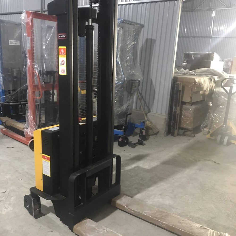 Giá bán xe nâng điện đi bộ lái Staxx Tốt nhất Hà Nội ?? 3 Xe nâng điện đi bộ lái Staxx