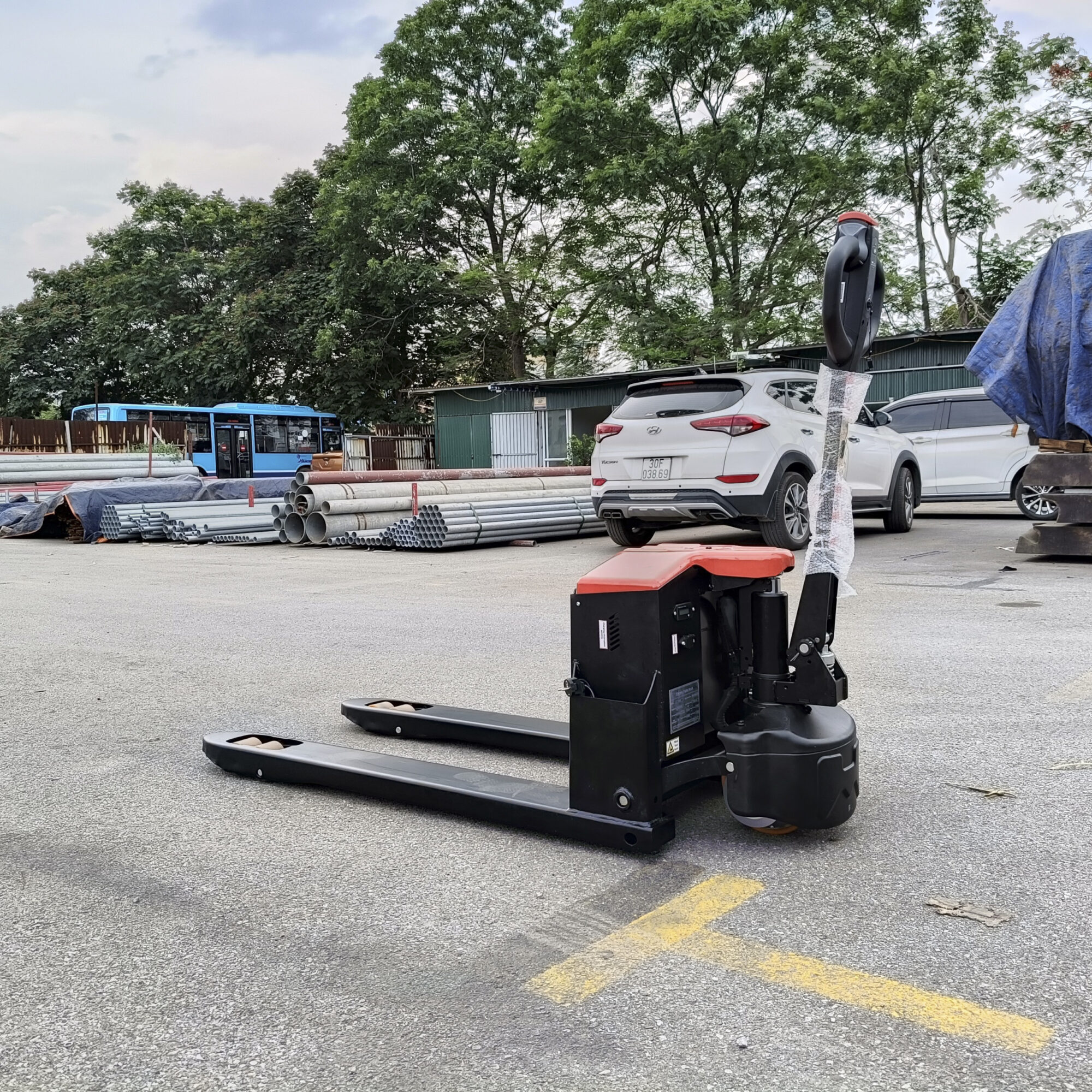 Giới thiệu về XE NANG TAY: lựa chọn và giá cả 8 xe nang tay