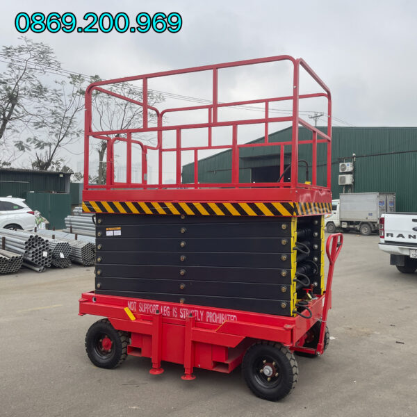 Thang nâng người 12m tải trọng 300kg hãng maihui 3 xe nang nguoi lam viec tren cao 1