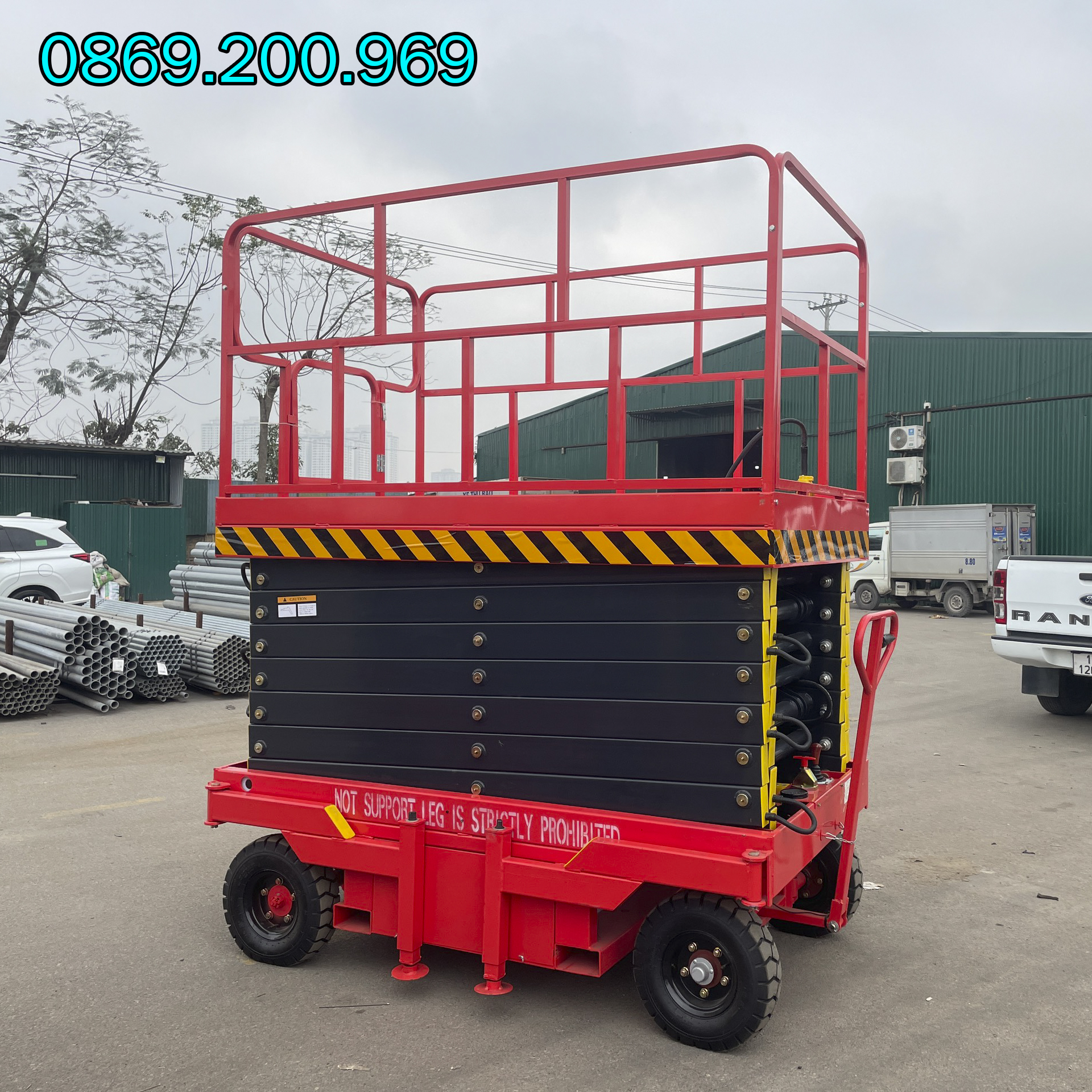 Thang nâng người 12m tải trọng 300kg hãng maihui 2 Thang nâng người 12m tải trọng 300kg hãng maihui - Ảnh 2