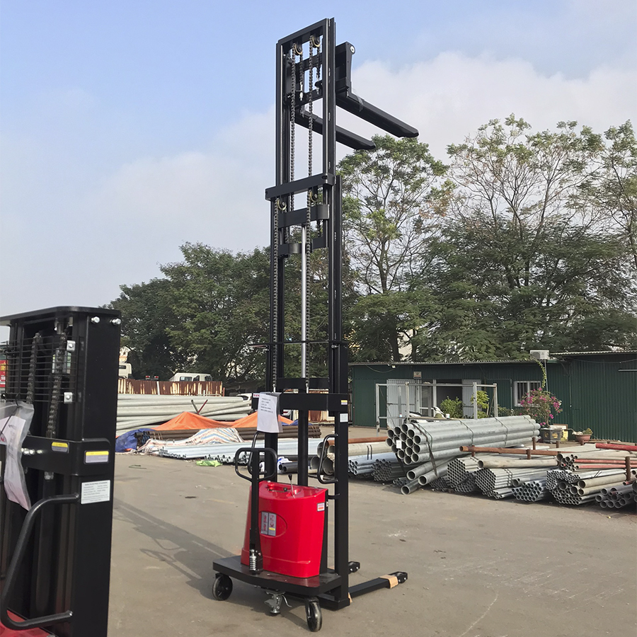 Xe nâng bán tự động 4m: Giải pháp nâng hạ hàng hóa hiệu quả và an toàn 3 Xe nâng bán tự động 4m: Giải pháp nâng hạ hàng hóa hiệu quả và an toàn - Ảnh 3