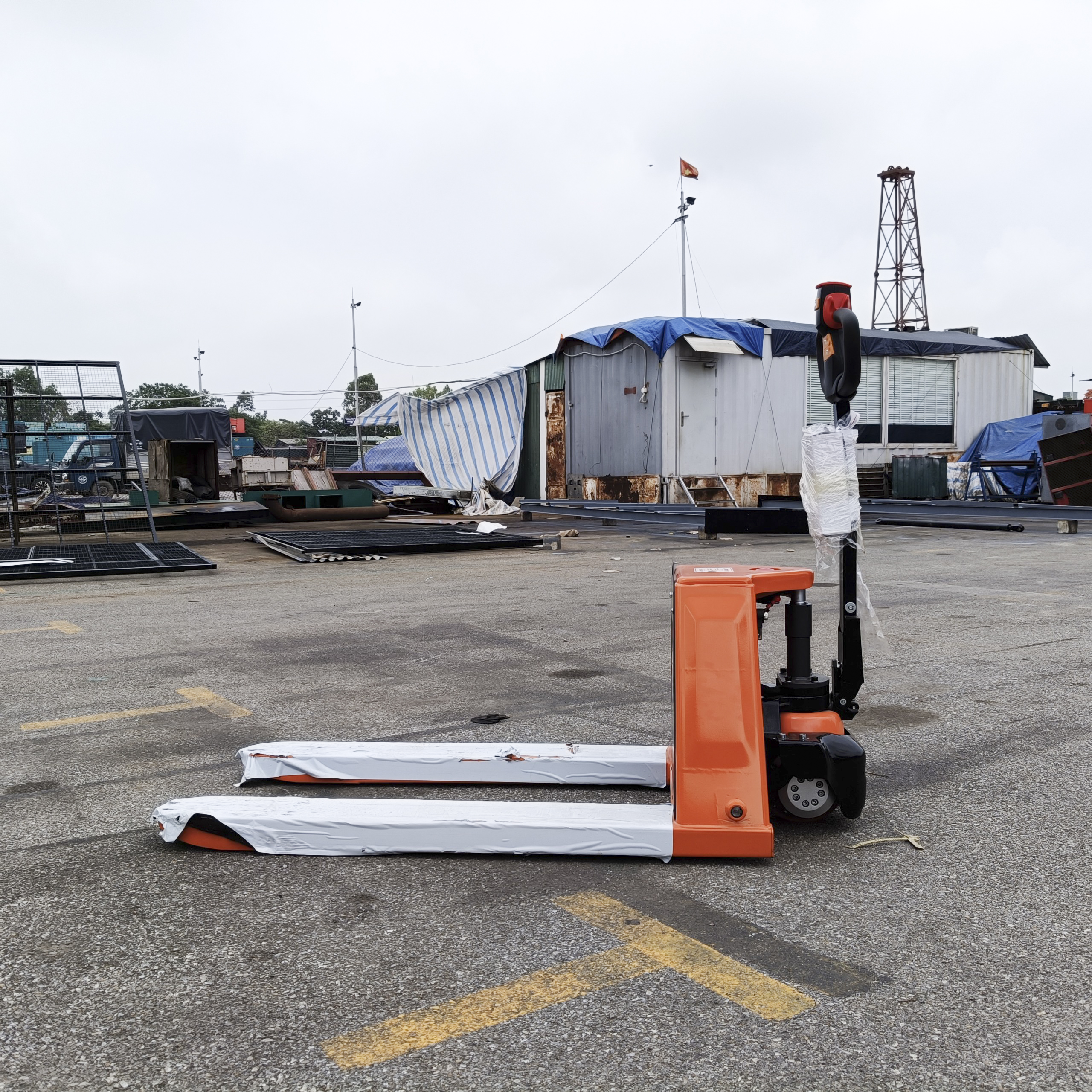 Xe Nâng Điện Thấp - Khác Biệt So Với Xe Nâng Tay Thấp Thông Thường 7 xe nang tay dien 2 tan pt 20 maihui 3