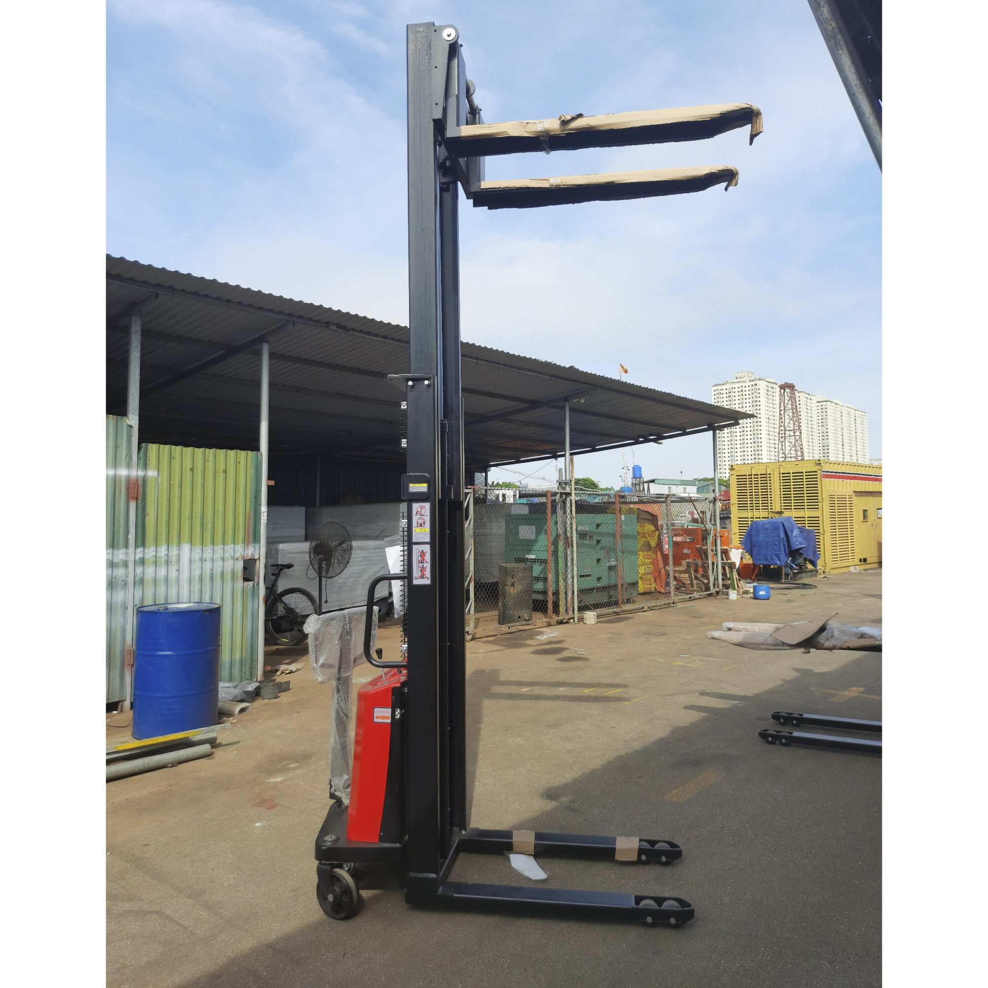 Phân Loại & Lựa Chọn Xe Nâng Điện Bán Tự Động Phù Hợp 1 Xe nâng điện bán tự động