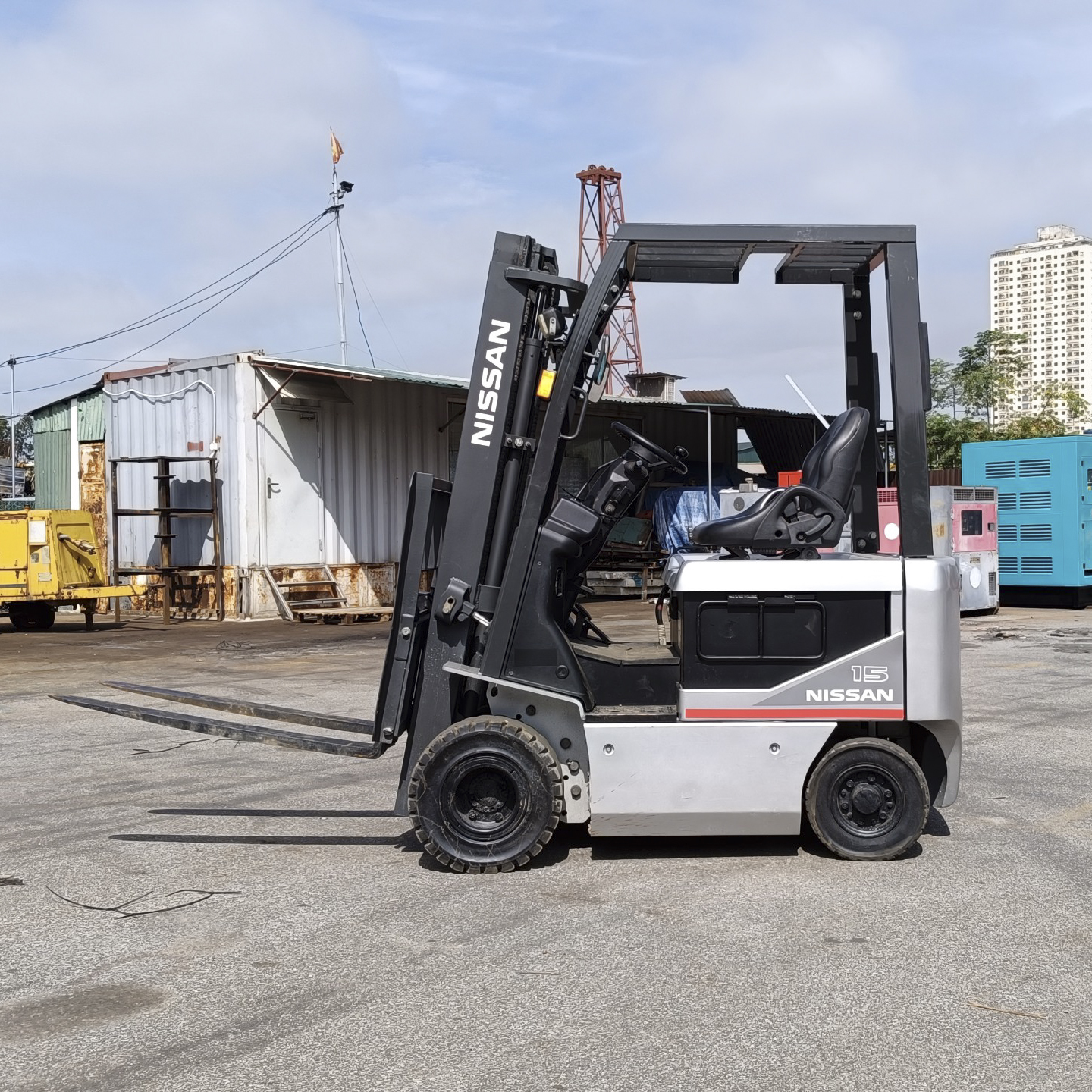 Ưu điểm vượt trội của xe nâng điện ngồi lái Nissan 1,5 tấn nâng 3m 4 Xe nâng điện ngồi lái