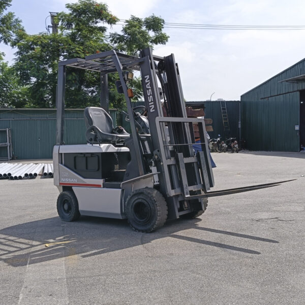 Bảng giá xe nâng điện cũ cập nhật mới nhất 2024 9 xe nang dien ngoi lai 15 tan nang cao 3m nissan 3