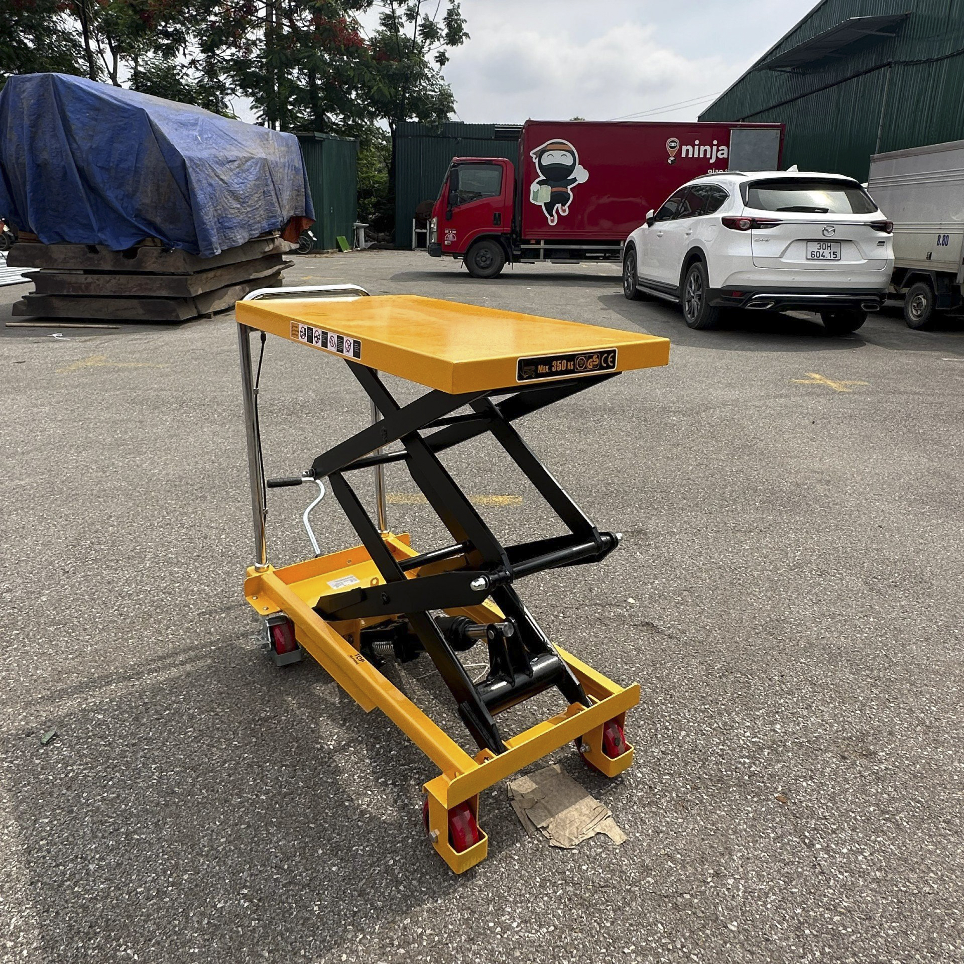 Xe Nâng Bàn - Khám Phá Sự Linh Hoạt, Giải Pháp Đa Năng Cho Mọi Ngành Nghề 4 xe nang ban 1