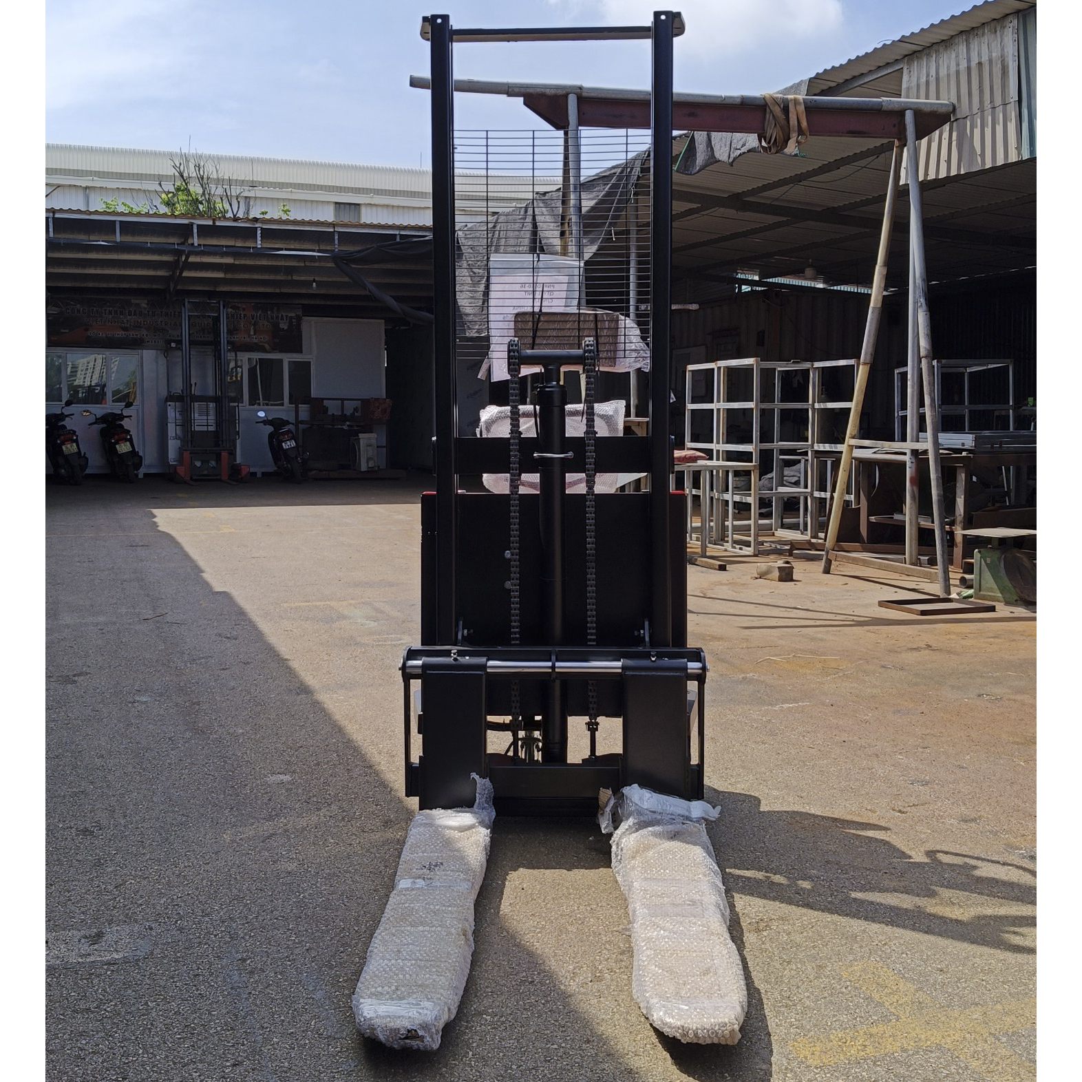 Xe nâng bán tự động 1000kg nâng cao 1600mm BDS10-16 hãng Jiangsu 3 Xe nâng bán tự động 1000kg nâng cao 1600mm BDS10-16 hãng Jiangsu - Ảnh 3