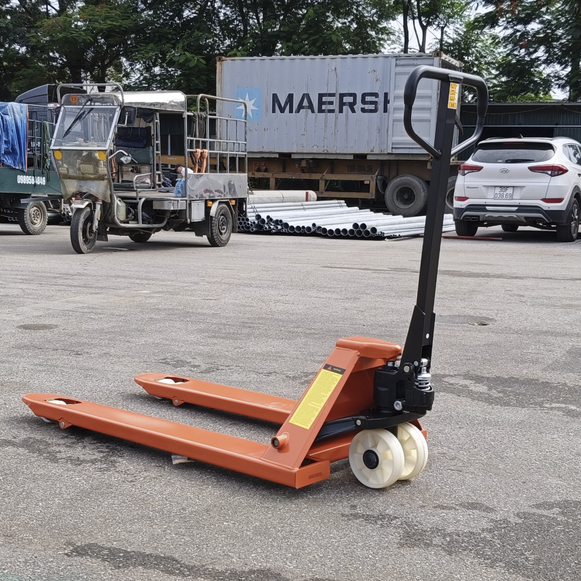 Giá xe nâng tay 3 tấn: Phân tích và lựa chọn hợp lý 8 xe nang tay 3 tan 2