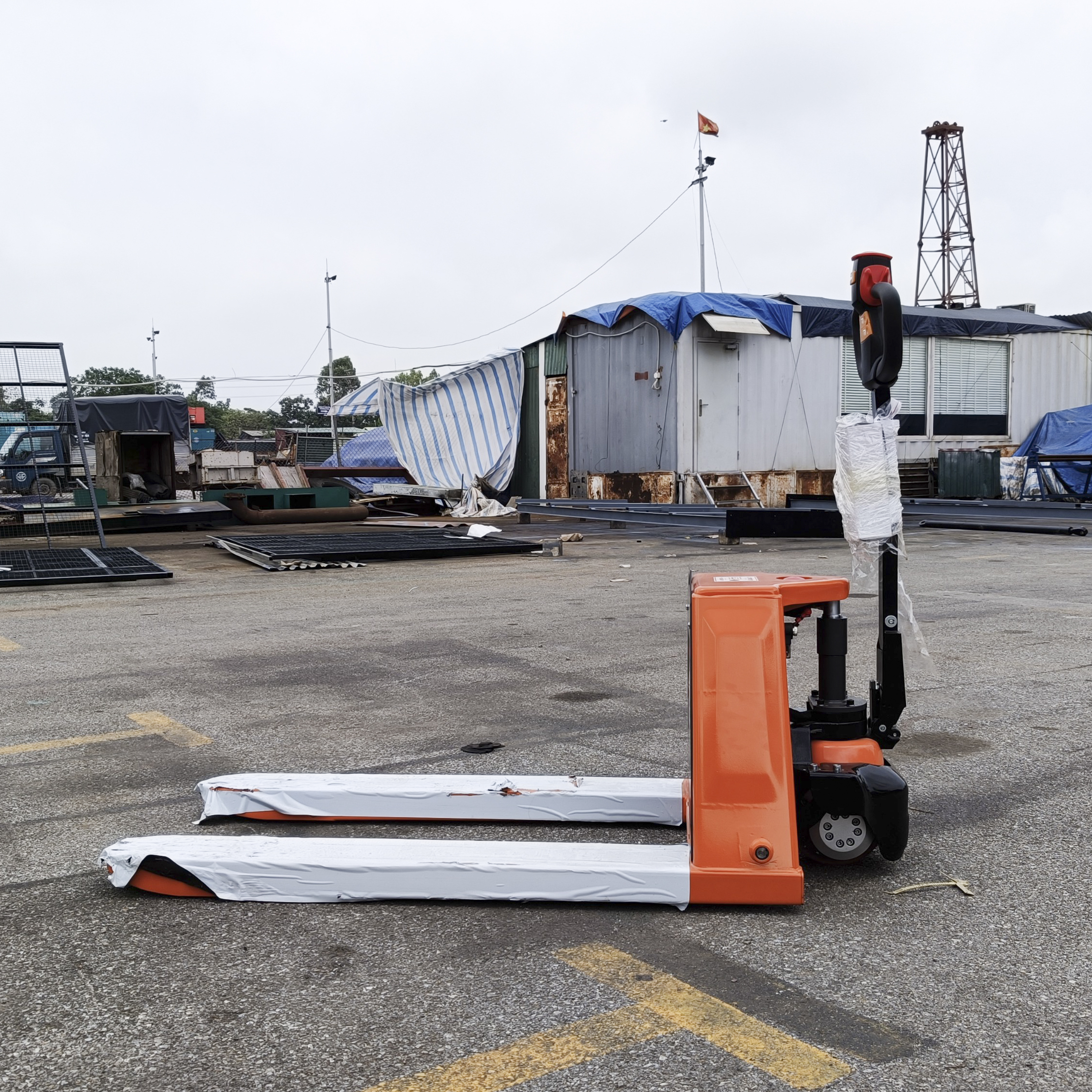 Ưu Điểm Của Xe Nâng Tay Điện 2 Tấn Trong Công Nghiệp 5 xe nang tay dien 2 tan pt 20 maihui 1