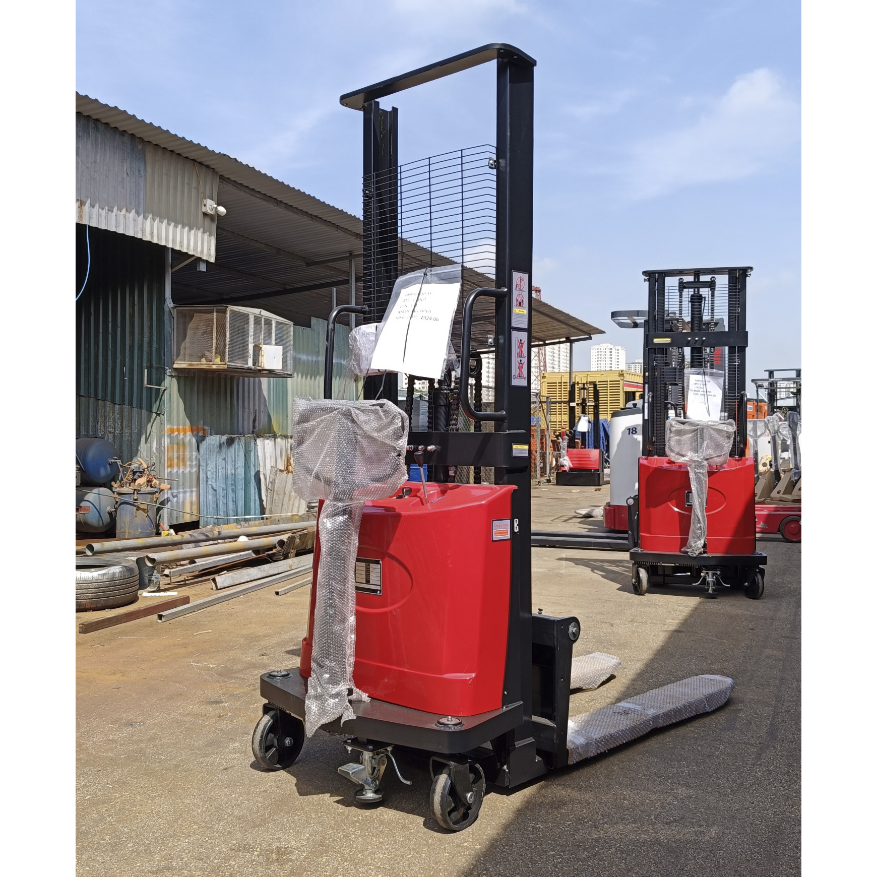 loi ich cua xe nang ban tu dong 1 tan