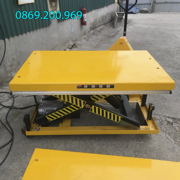 Lựa chọn bàn nâng điện phù hợp cho doanh nghiệp 4 bàn nâng điện