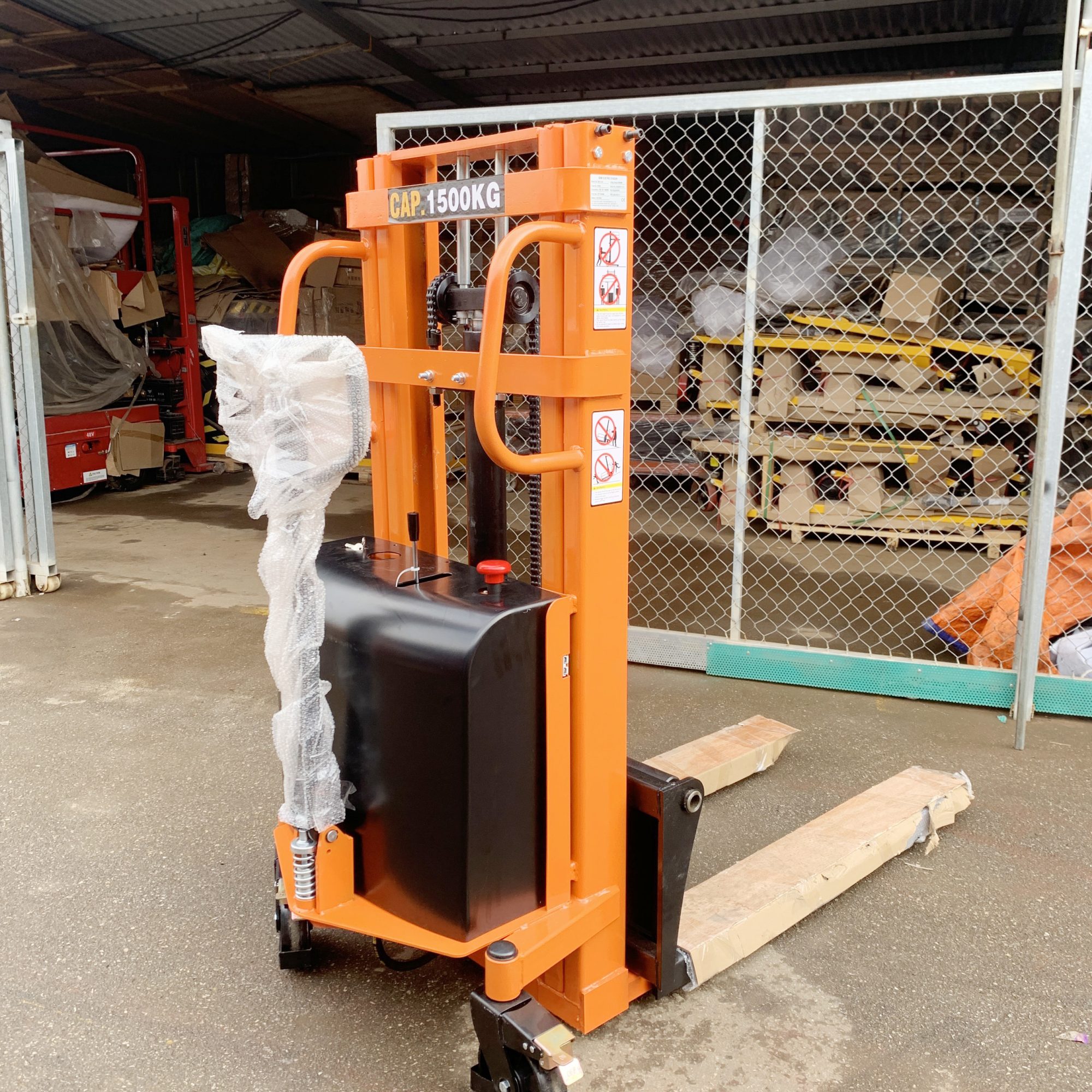 Ứng dụng xe nâng bán tự động 1 tấn 1 Ứng dụng xe nâng bán tự động 1 tấn