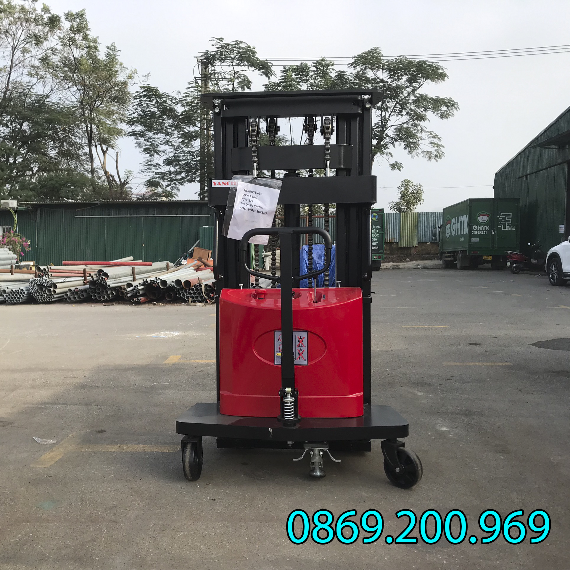 Xe nâng bán tự động chất lượng giá tốt 3 Xe nâng bán tự động chất lượng giá tốt