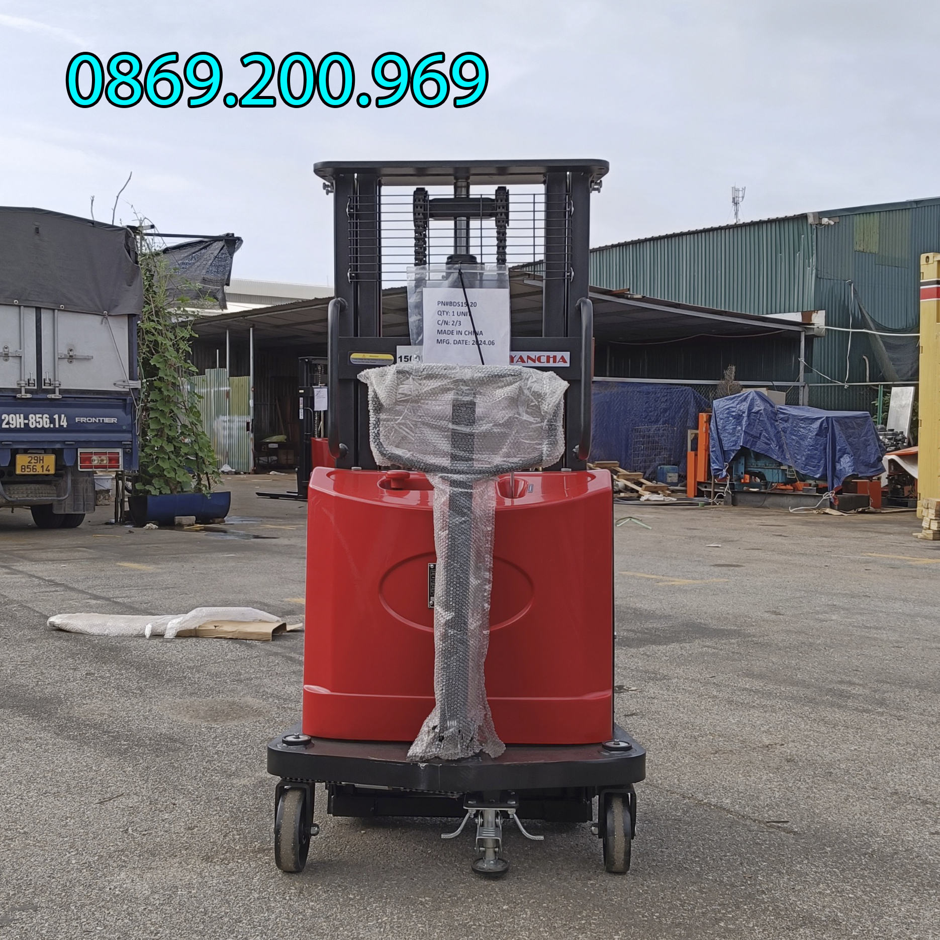 Xe nâng bán tự động chất lượng giá tốt 1 Xe nâng bán tự động chất lượng giá tốt