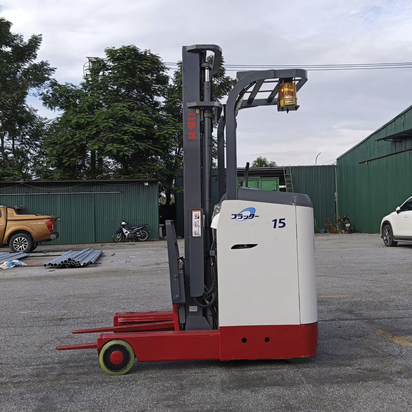 Xe nâng điện đứng lái 1.5 tấn nâng 4m Nichiyu có dịch giá 2 Xe nâng điện đứng lái 1.5 tấn nâng 4m Nichiyu có dịch giá - Ảnh 2