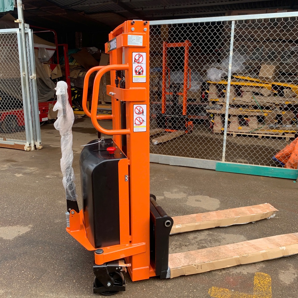 Lợi ích của xe nâng bán tự động 1 tấn 