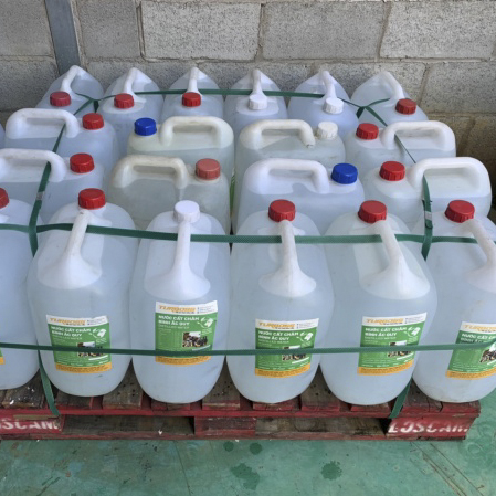 Nước Cất Châm Bình Ắc quy Xe Nâng Điện Cũ: Cách Chọn & Sử Dụng 2 Nước cất châm bình ắc quy