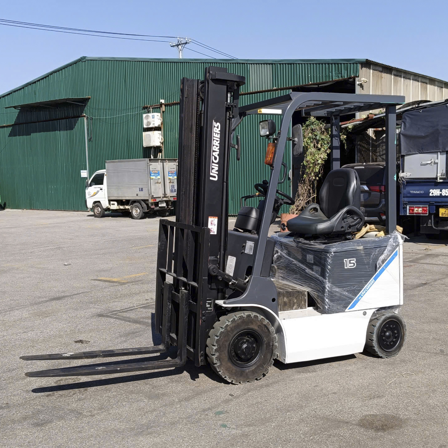 Xe nâng điện ngồi lái 1.5 tấn nâng 3.5m chính hãng Unicarriers 1 Xe nâng điện ngồi lái 1.5 tấn nâng 3.5m chính hãng Unicarriers