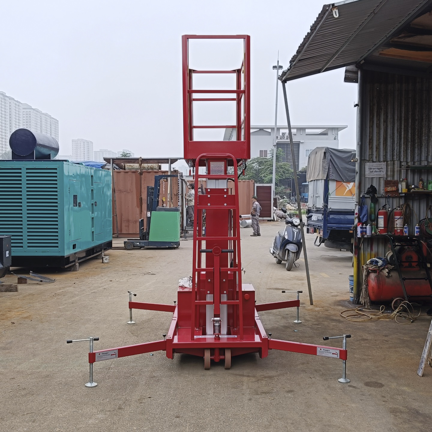 Xe nâng người 10m trục rút tải trọng 200kg GTWY10-200 hãng Maihui 1 Xe nâng người 10m trục rút tải trọng 200kg GTWY10-200 hãng Maihui