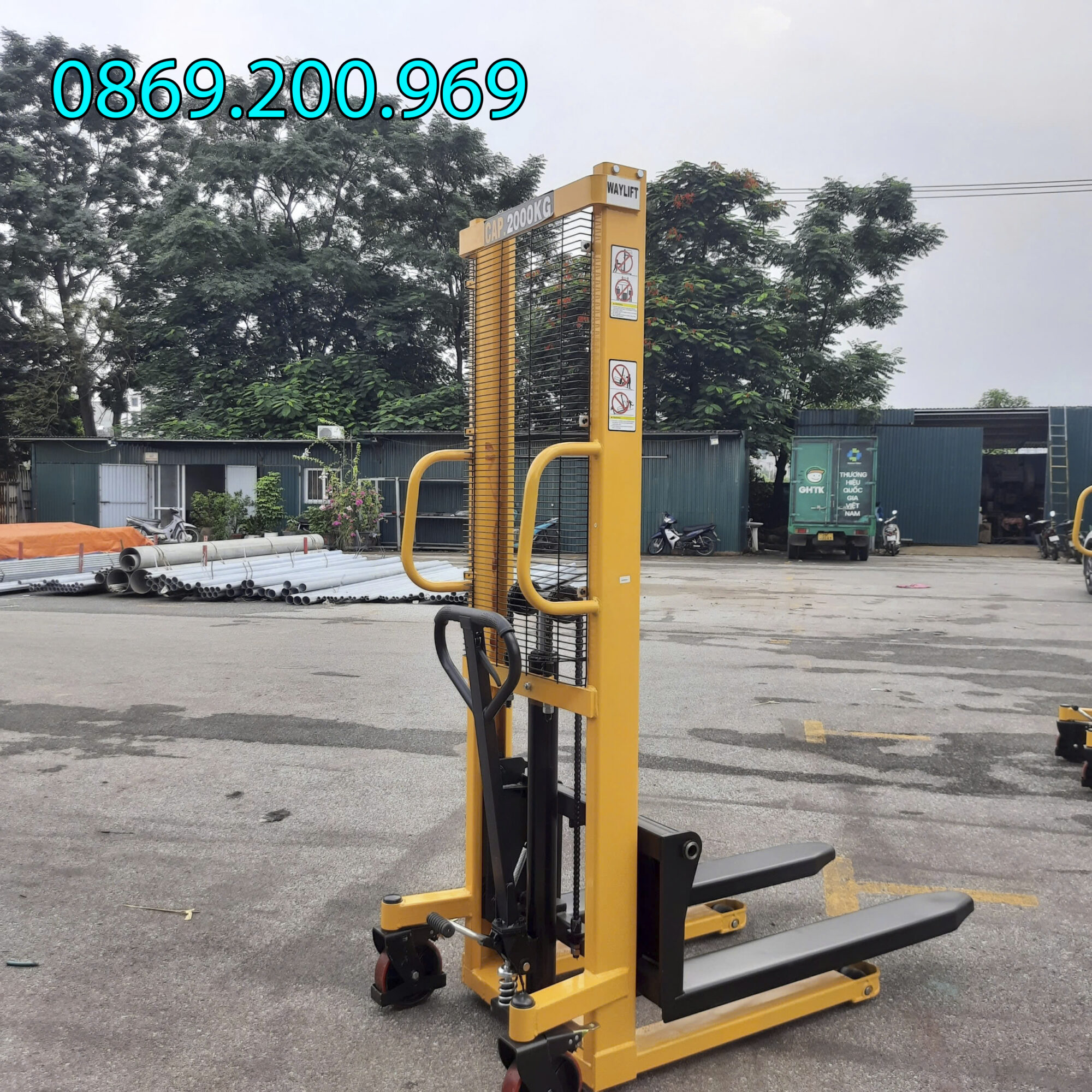 Giá Xe Nâng Tay Cao 2 Tấn Và Các Yếu Tố Ảnh Hưởng Đến Giá 2 Xe Nâng Tay Cao 2 Tấn