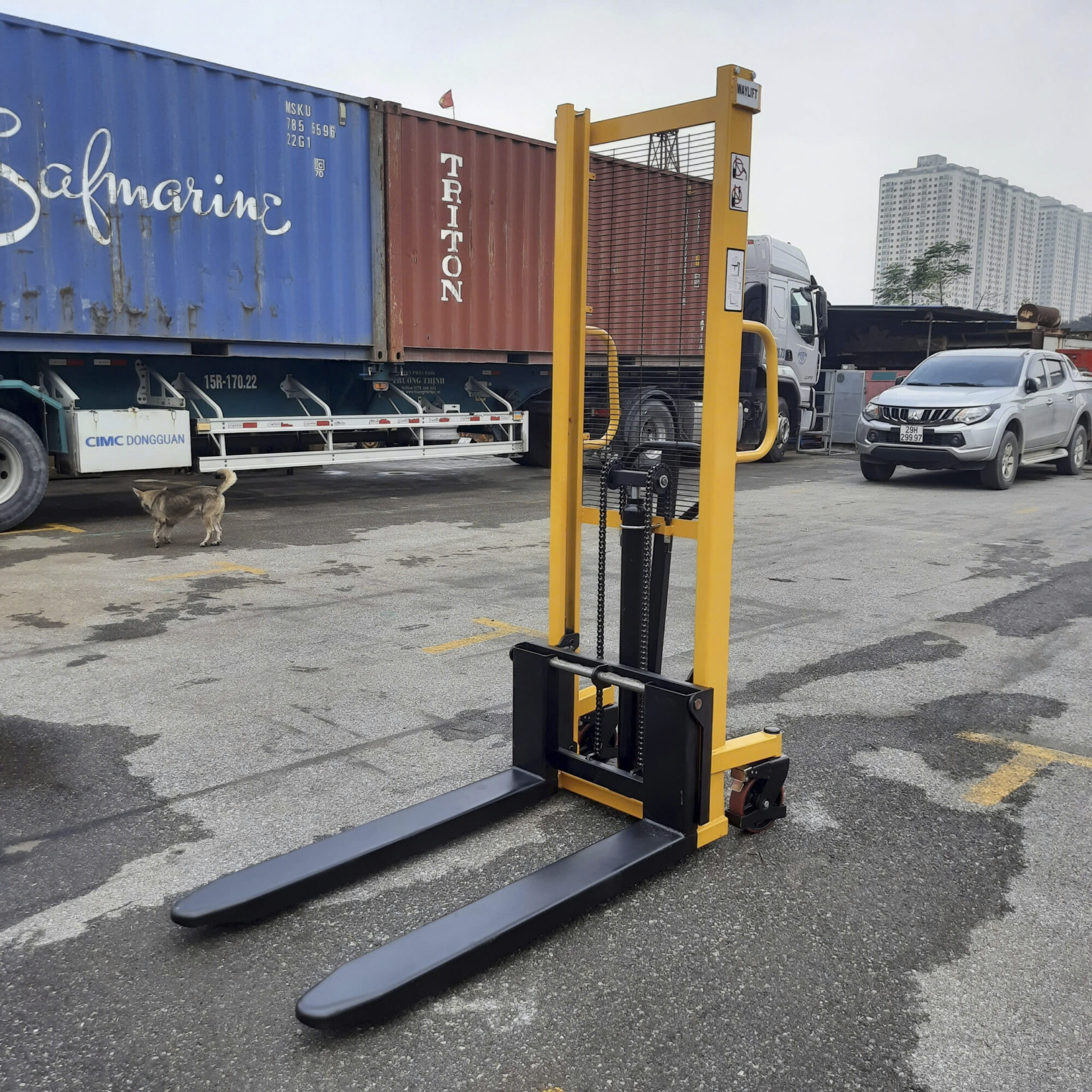 Giá Xe Nâng Tay Cao 2 Tấn Và Các Yếu Tố Ảnh Hưởng Đến Giá 1 Xe Nâng Tay Cao 2 Tấn