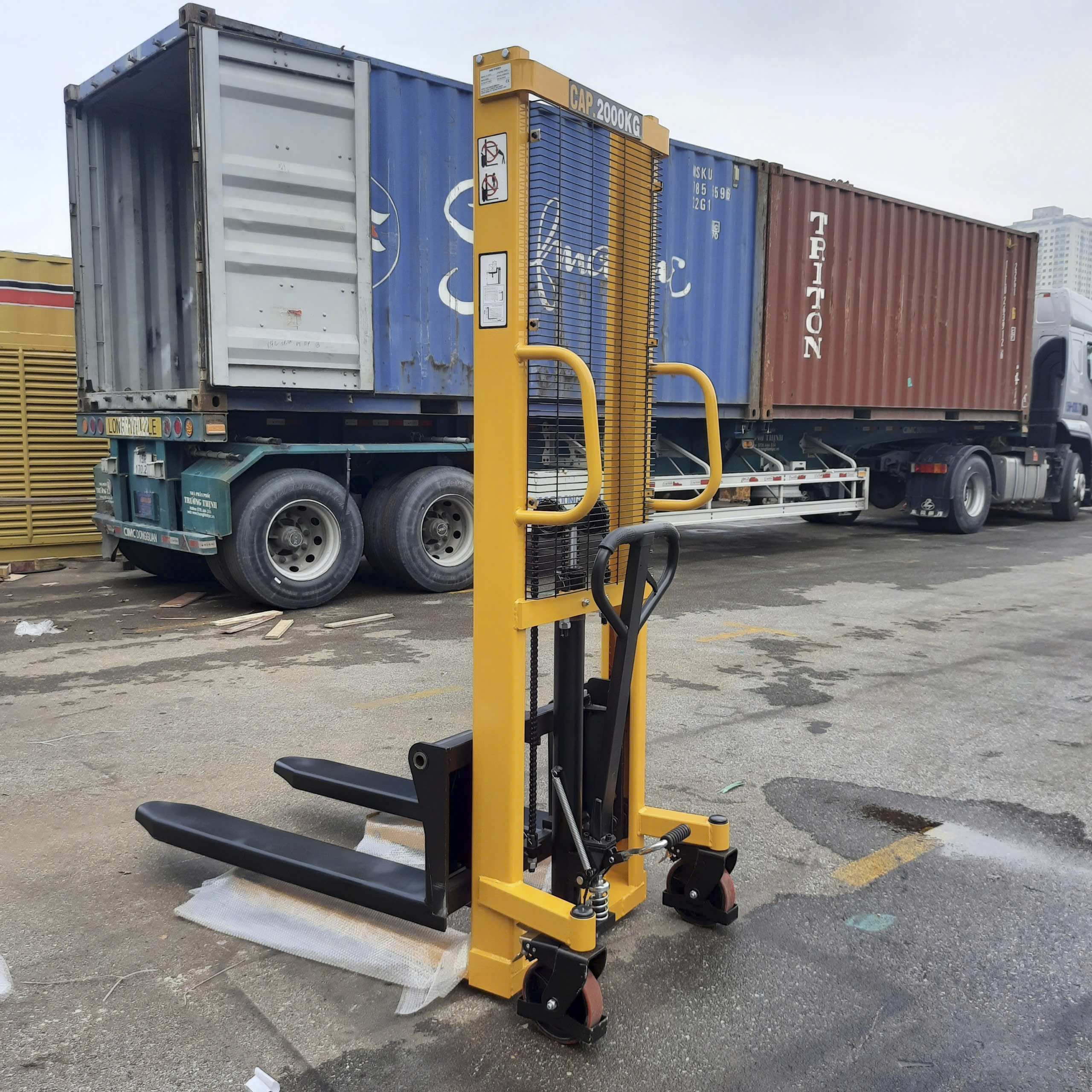 Giá Xe Nâng Tay Cao 2 Tấn Và Các Yếu Tố Ảnh Hưởng Đến Giá 3 xe nang tay cao 2 tan 3