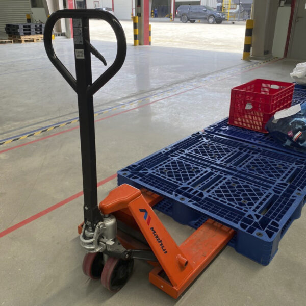 Xe Nâng Kéo Tay: Giá Rẻ, Chất Lượng Cao, Giao Hàng Nhanh