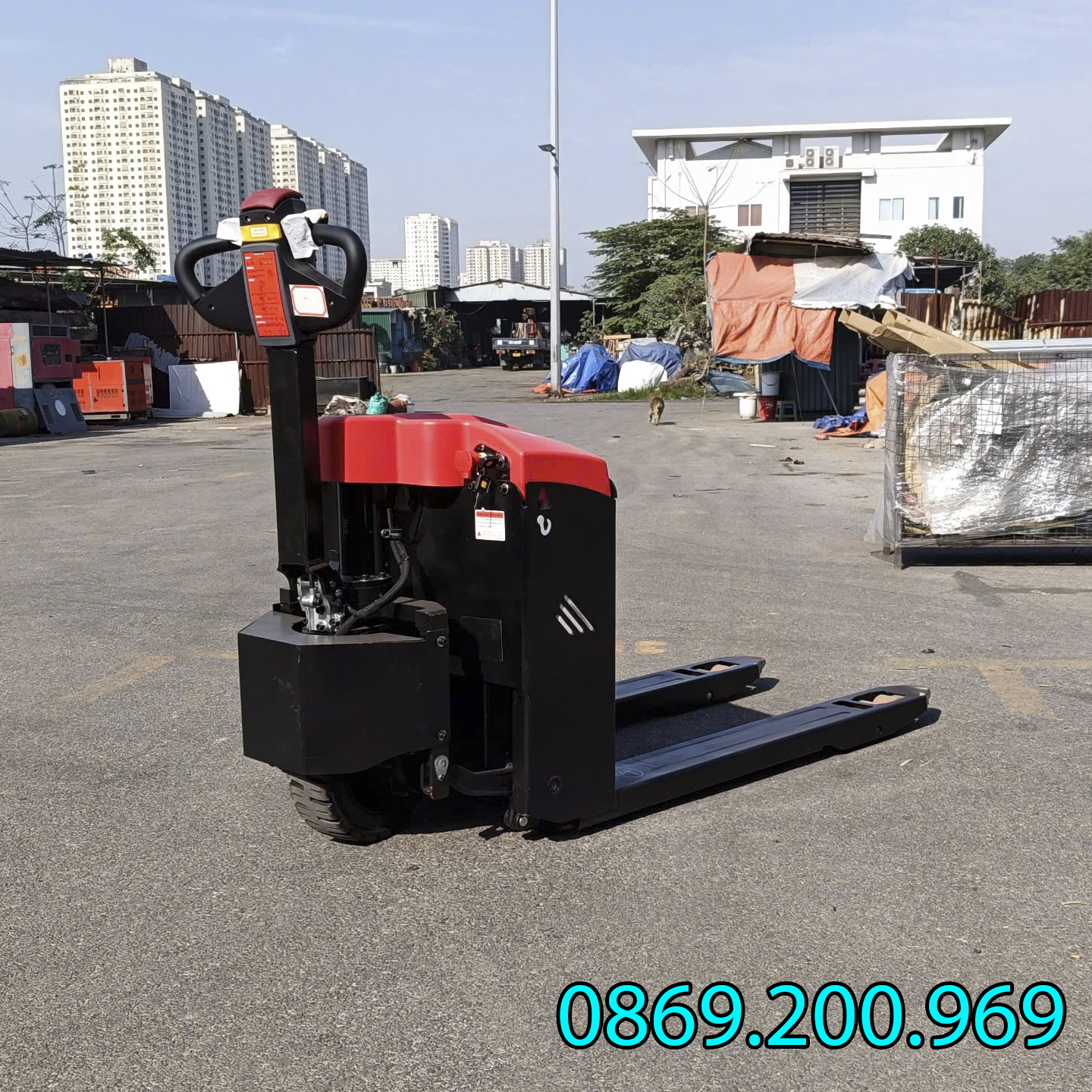 xe nang tay dien 3 tan tai ha noi 1