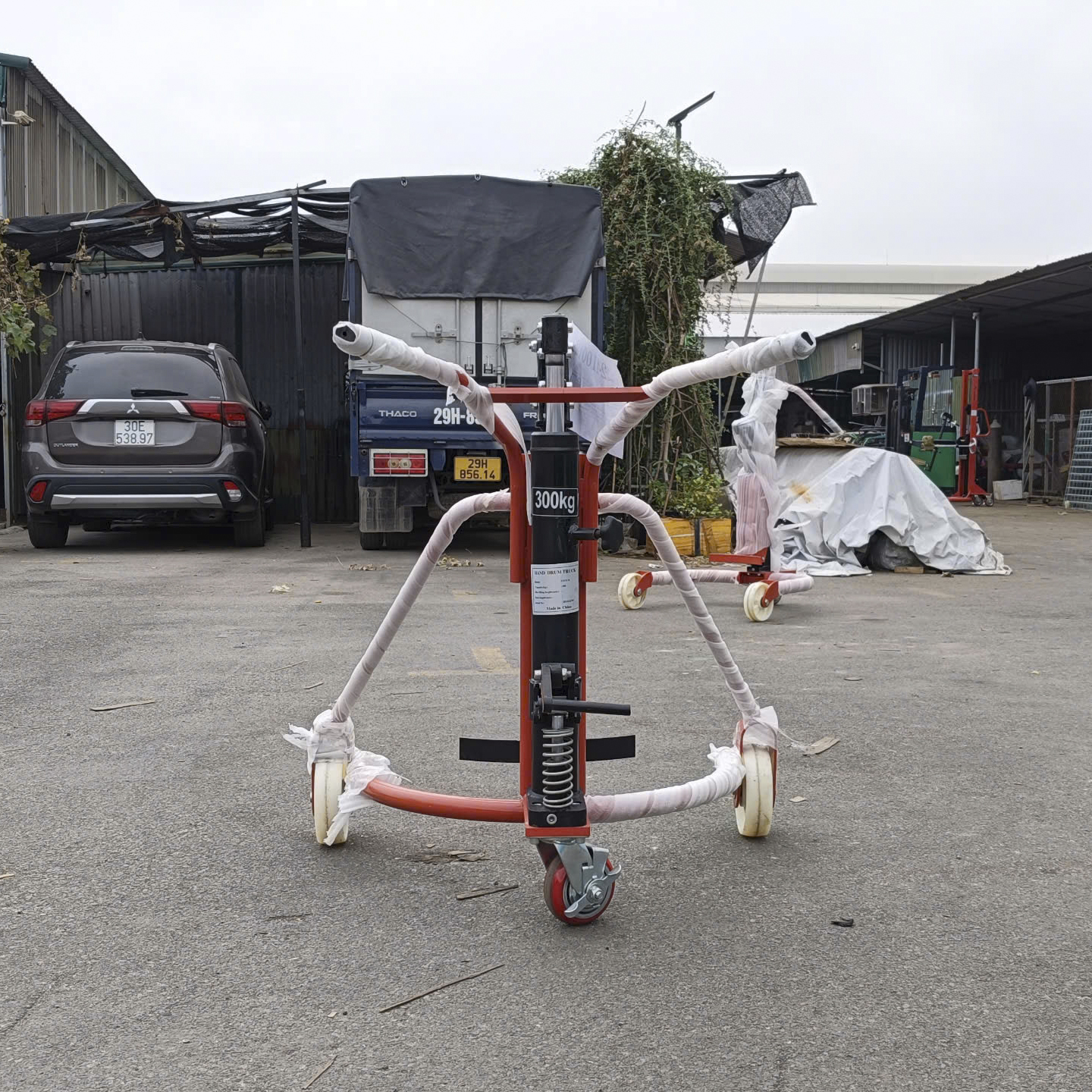 Xe đẩy thùng phuy 300kg nâng 200mm YTC0.3B hãng Maihui 3 Xe đẩy thùng phuy 300kg nâng 200mm YTC0.3B hãng Maihui - Ảnh 3