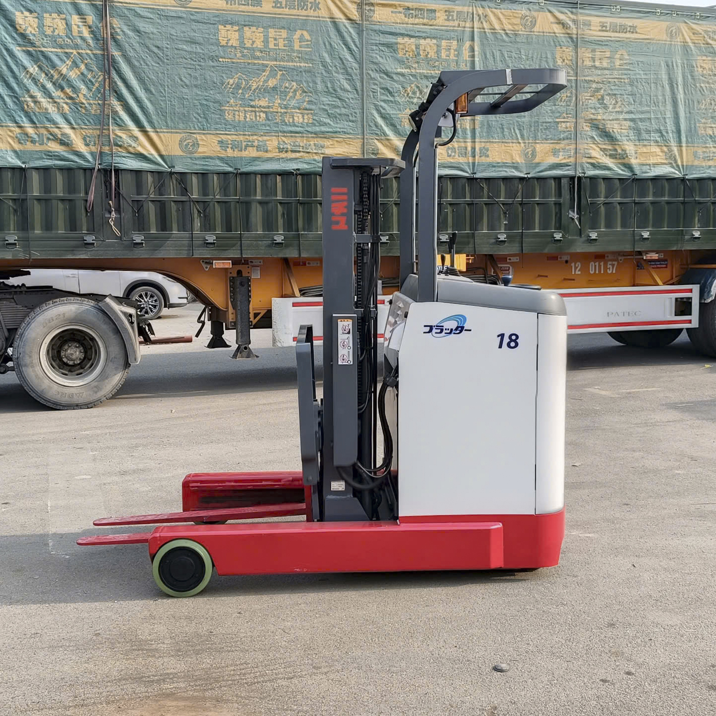 Xe nâng điện cũ đứng lái 1.8 tấn nâng 4m Nichiyu 3 giàn nâng 6 Xe nâng điện cũ đứng lái