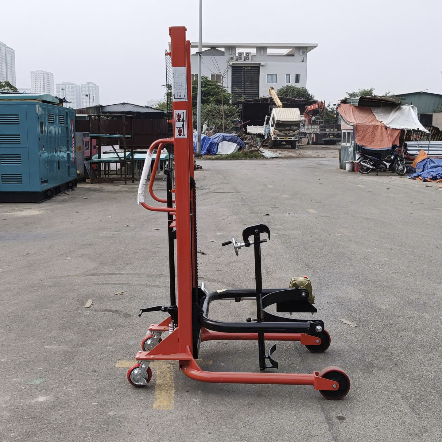 Xe nâng quay đổ phuy 350kg nâng 1m4 COT0.35/1.4 hãng Maihui 1 Xe nâng quay đổ phuy 350kg nâng 1m4 COT0.35/1.4 hãng Maihui