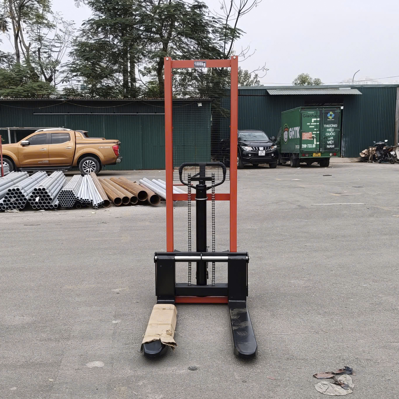 Bán xe nâng tay 1 tấn - Nhập khẩu, chất lượng cao 1 xe nâng tay 1 tấn