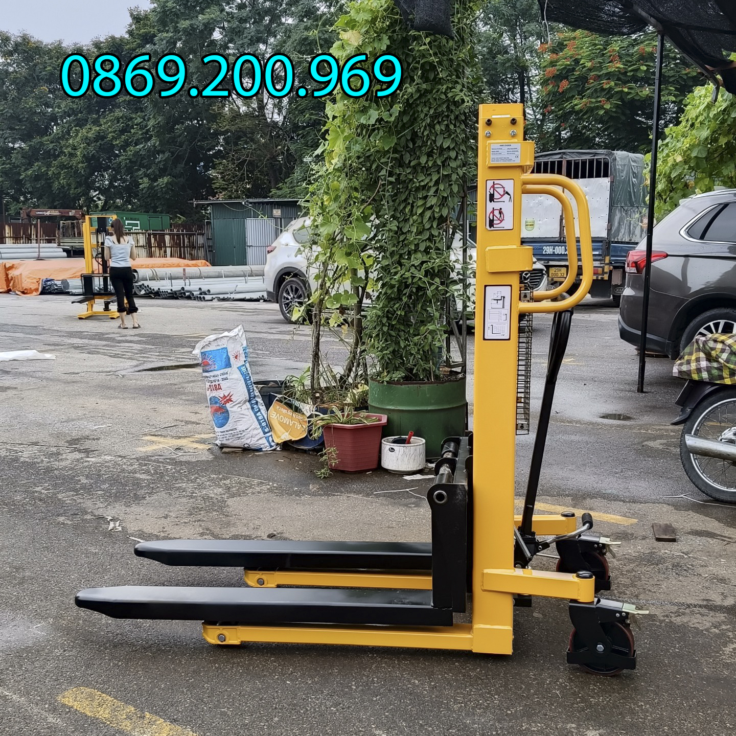 Bán xe nâng tay 1 tấn - Nhập khẩu, chất lượng cao 2 xe nâng tay 1 tấn