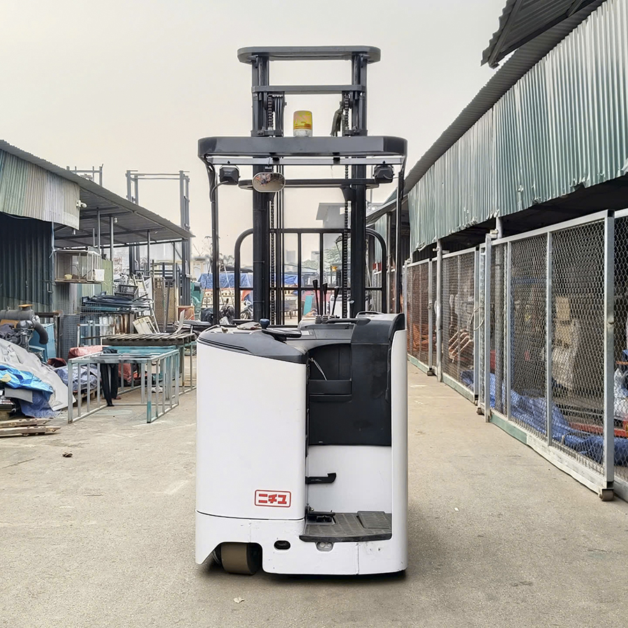 Xe nâng điện đứng lái 1,5 tấn 4,5m hãng Nichiyu Nhật Bản 2 Xe nâng điện đứng lái 1,5 tấn 4,5m hãng Nichiyu Nhật Bản - Ảnh 2