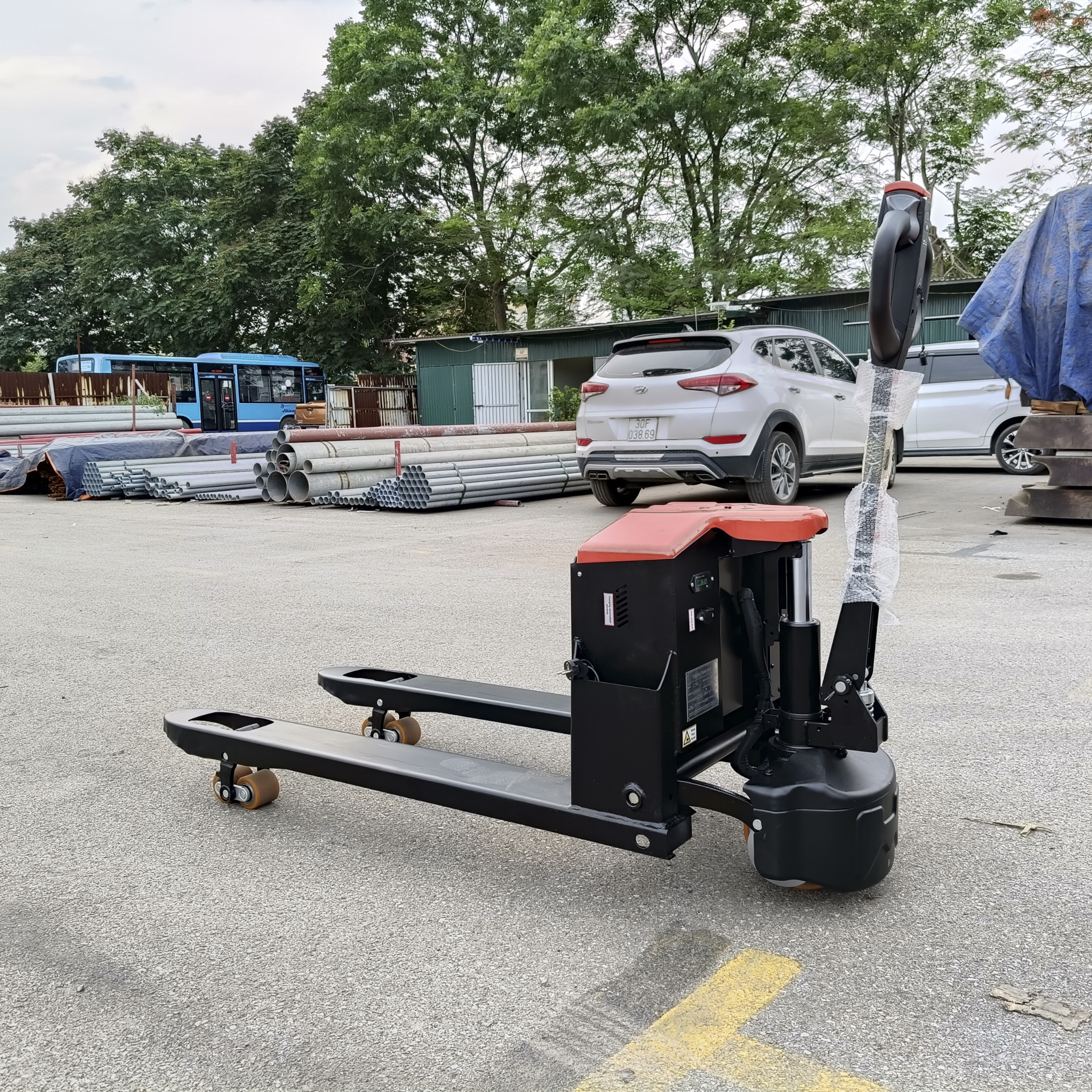 Xe nâng điện thấp 2 tấn HK20 chính hãng Waylift 3 Xe nâng điện thấp 2 tấn HK20 chính hãng Waylift - Ảnh 3