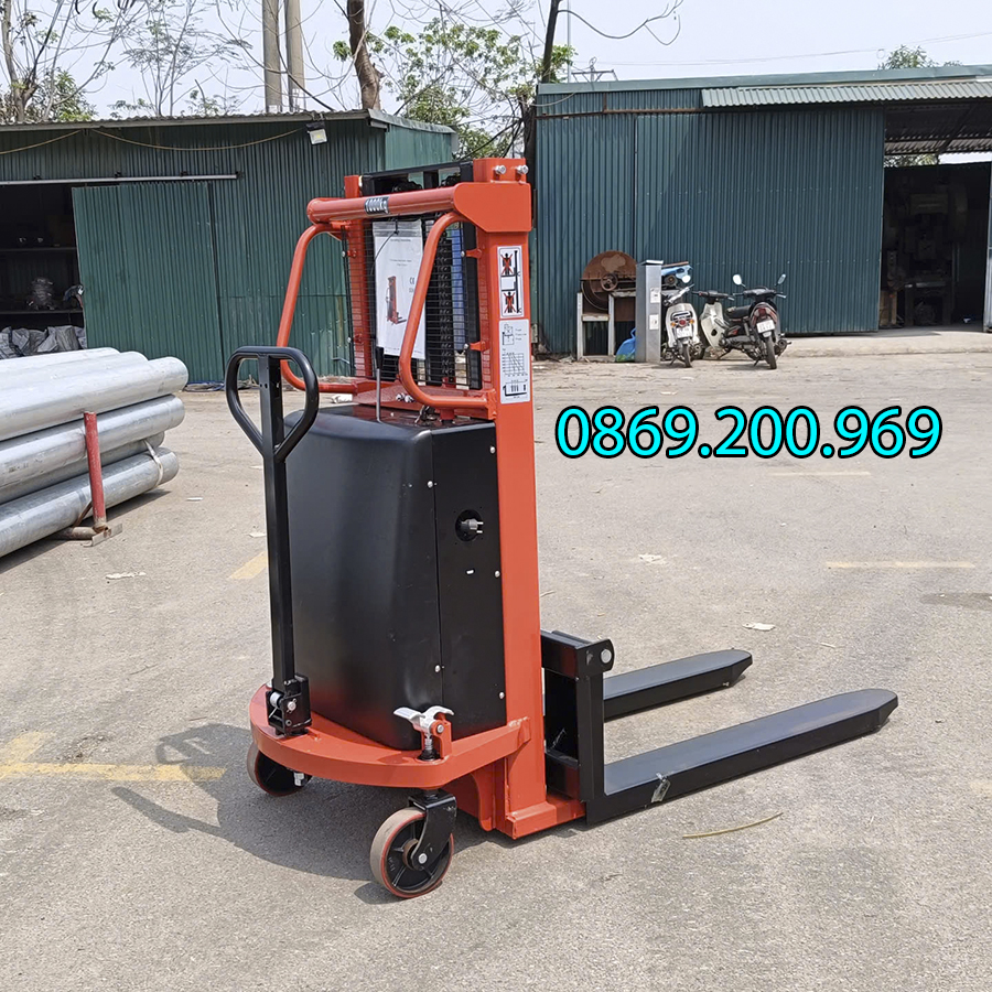 Xe Nâng Điện Mini: Chìa Khóa Thành Công Cho Kho Xưởng Nhỏ! 2 Xe Nâng Điện Mini 2m