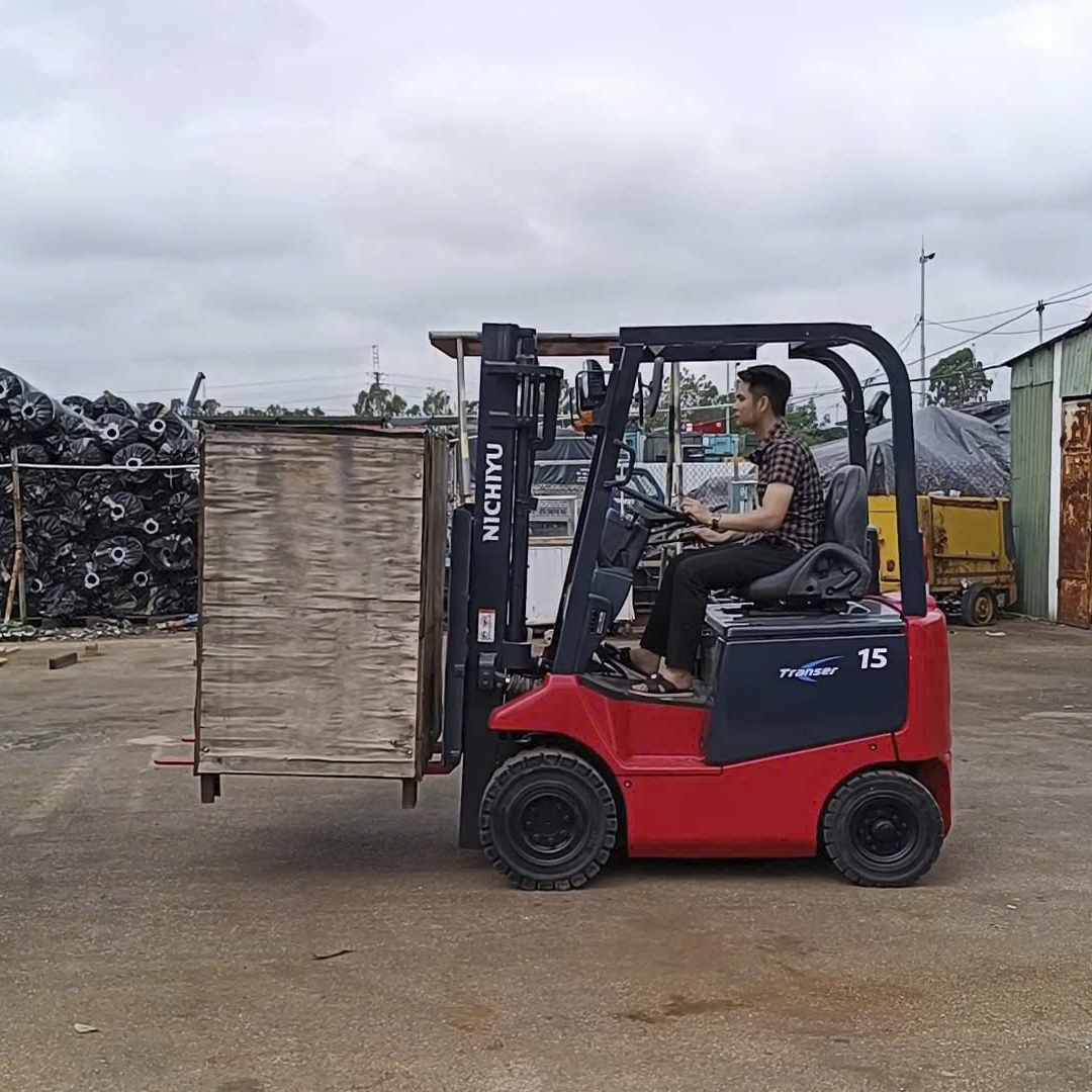Thuê xe nâng điện - Giải pháp tối ưu cho hoạt động nâng hạ hiện đại 3 Xe nâng điện ngồi lái