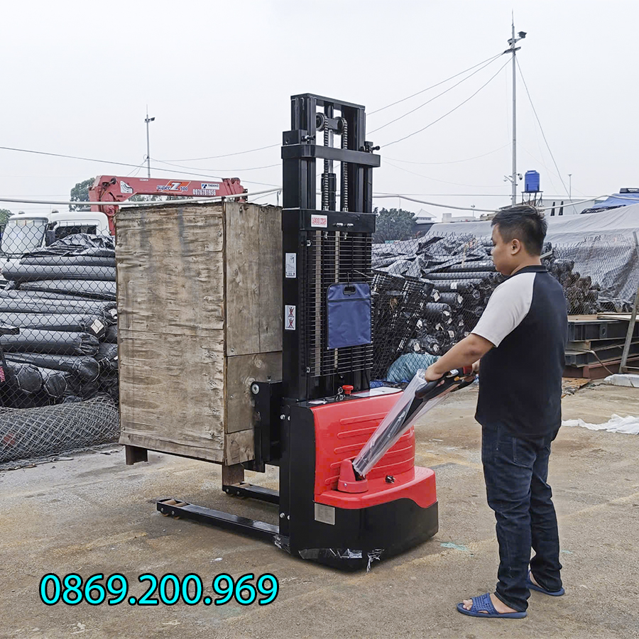 Khám Phá Xe Nâng Điện Mini - Giải Pháp Tiện Ích Cho Ngành Công Nghiệp Nhỏ Gọn và Tiết Kiệm 2 Xe nâng điện mini