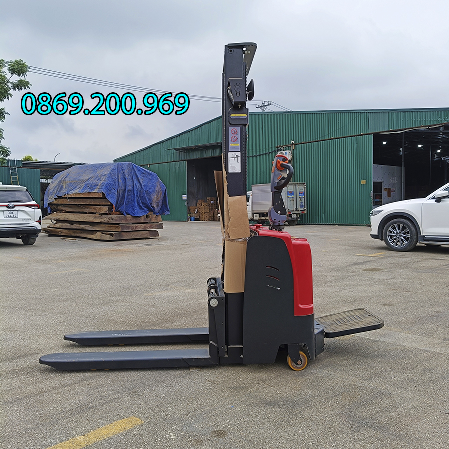 Khám Phá Xe Nâng Điện Mini - Giải Pháp Tiện Ích Cho Ngành Công Nghiệp Nhỏ Gọn và Tiết Kiệm 3 Xe nâng điện mini