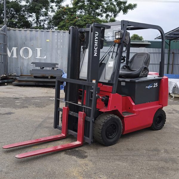Xe nâng điện ngồi lái 2.5 tấn nâng 3m kho lạnh Nichiyu - Nhật