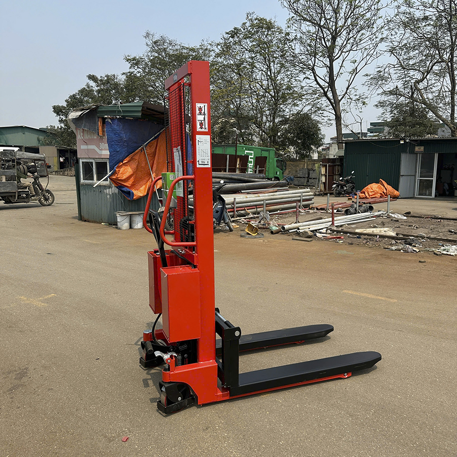 Xe Nâng Điện Đẩy Tay – Giải Pháp Tiết Kiệm Hơn 10 Triệu So Với Xe Nâng Bán Tự Động 1 Xe nâng điện đẩy tay
