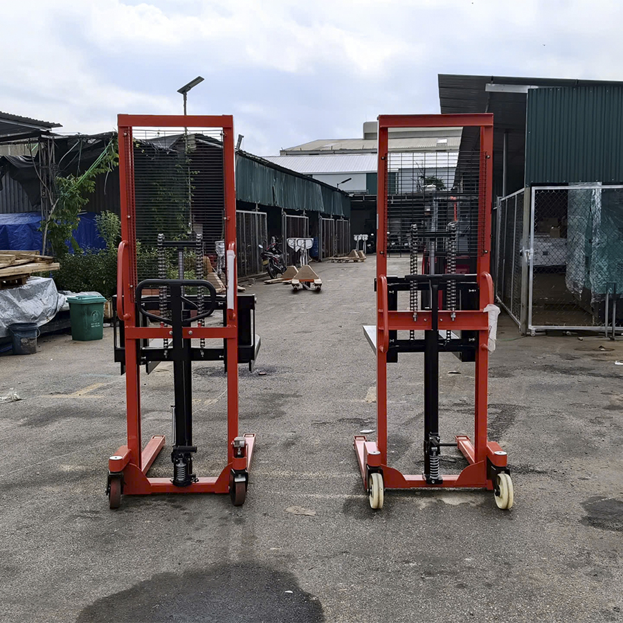 So Sánh Thực Tế Xe Nâng Tay Cao Có Phanh và Không Phanh – Nên Chọn Loại Nào Cho Kho Xưởng? 2 Xe nâng tay cao