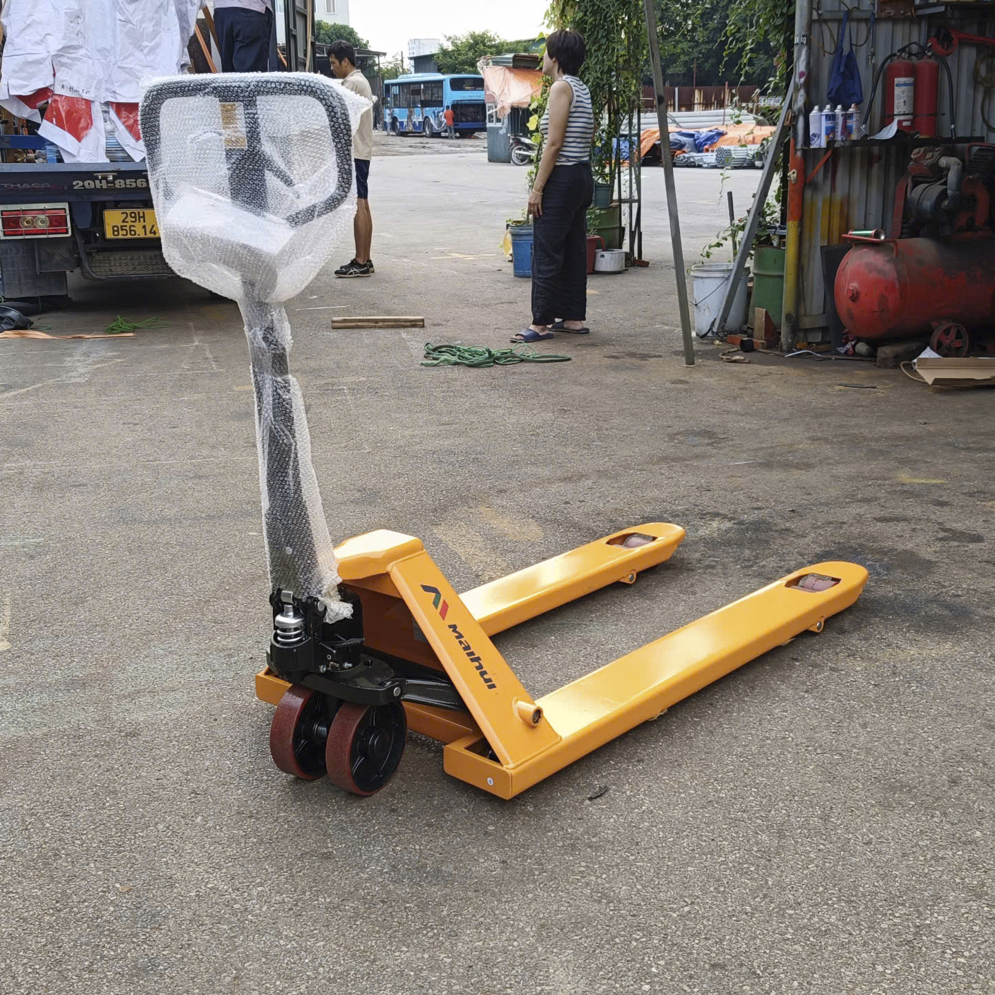 Xe nâng tay 3 tấn càng rộng Maihui nhập khẩu 1 Xe nâng tay 3 tấn càng rộng Maihui nhập khẩu