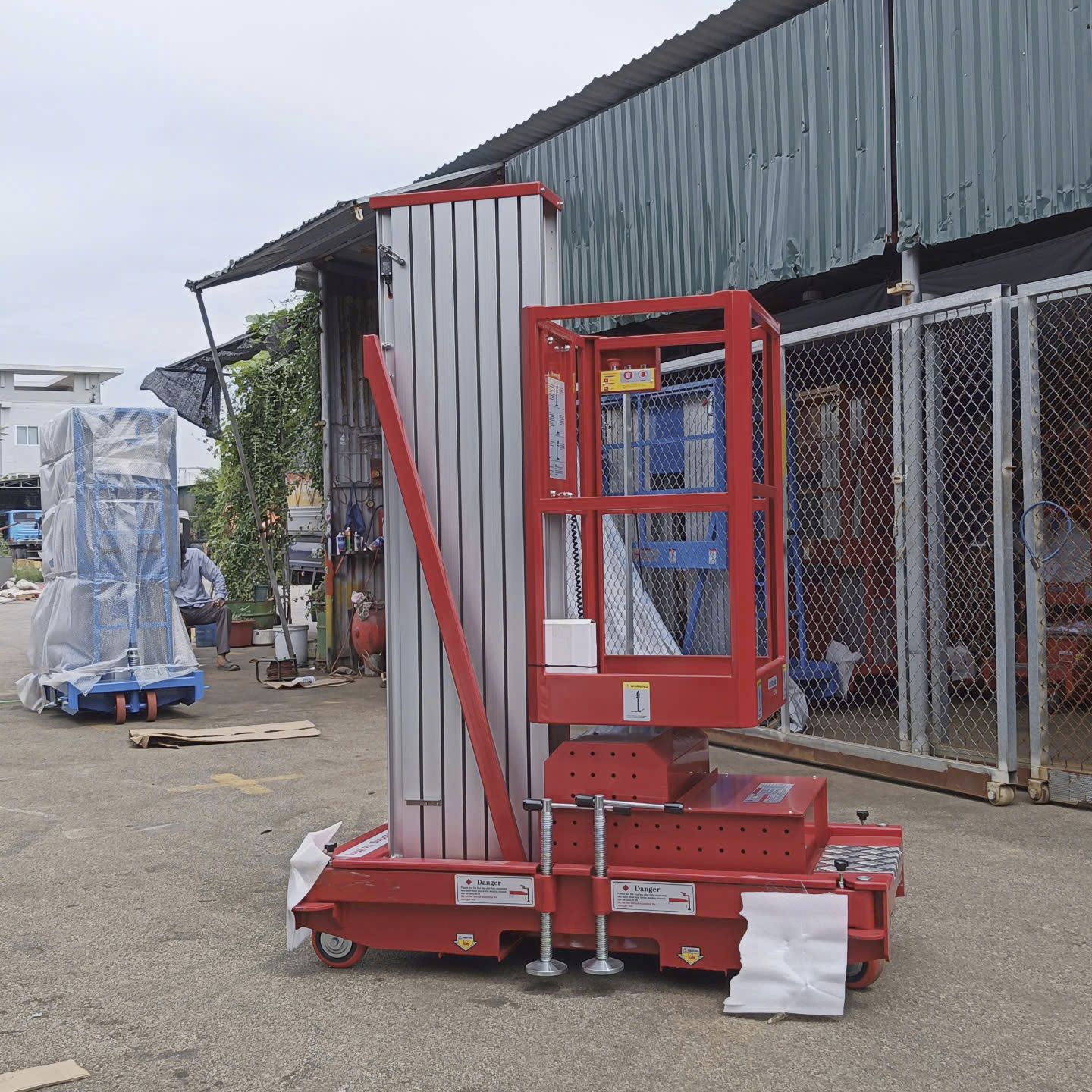 Xe nâng người 9m đơn tải trọng 125kg GTWY9-125 hãng Maihui 1 Xe nâng người 9m đơn tải trọng 125kg GTWY9-125 hãng Maihui