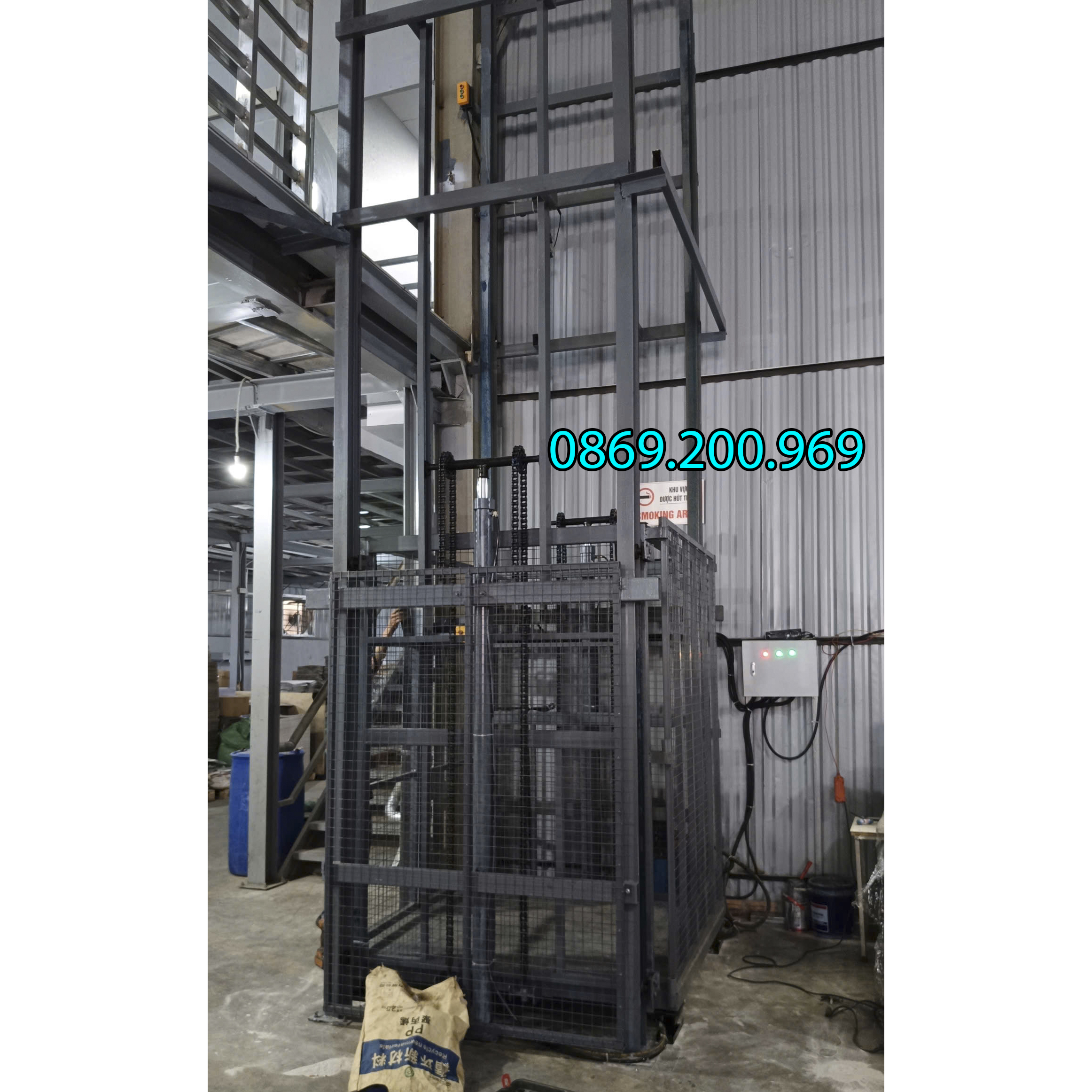 Thang nâng hàng thủy lực 500kg 1 tấn 2 tấn nâng 3m 4m 5m nhập khẩu 2 Thang nâng hàng thủy lực 500kg 1 tấn 2 tấn nâng 3m 4m 5m nhập khẩu - Ảnh 2