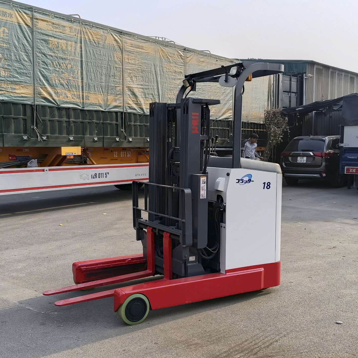 Xe nâng điện cũ đứng lái 1.8 tấn nâng 4m Nichiyu 3 giàn nâng 1 Xe nâng điện cũ đứng lái 1.8 tấn nâng 4m Nichiyu 3 giàn nâng